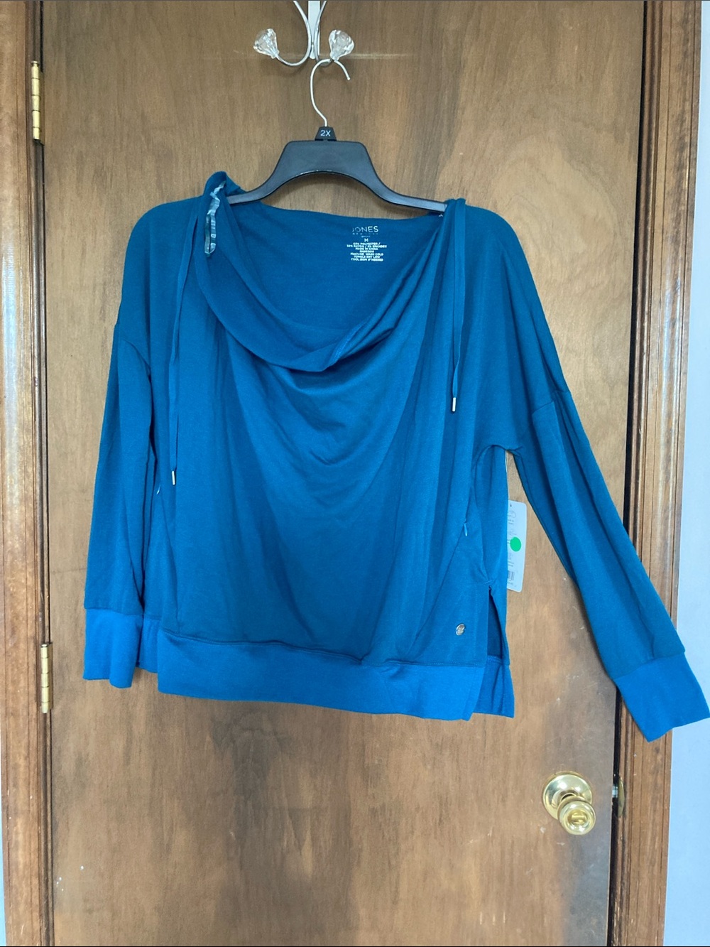 Jones New York hoodie top soft touch breathable material zipper pockets size M
